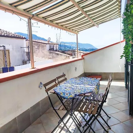 A Casa Dello Zio Toto Con Terrazza A Lejlighed